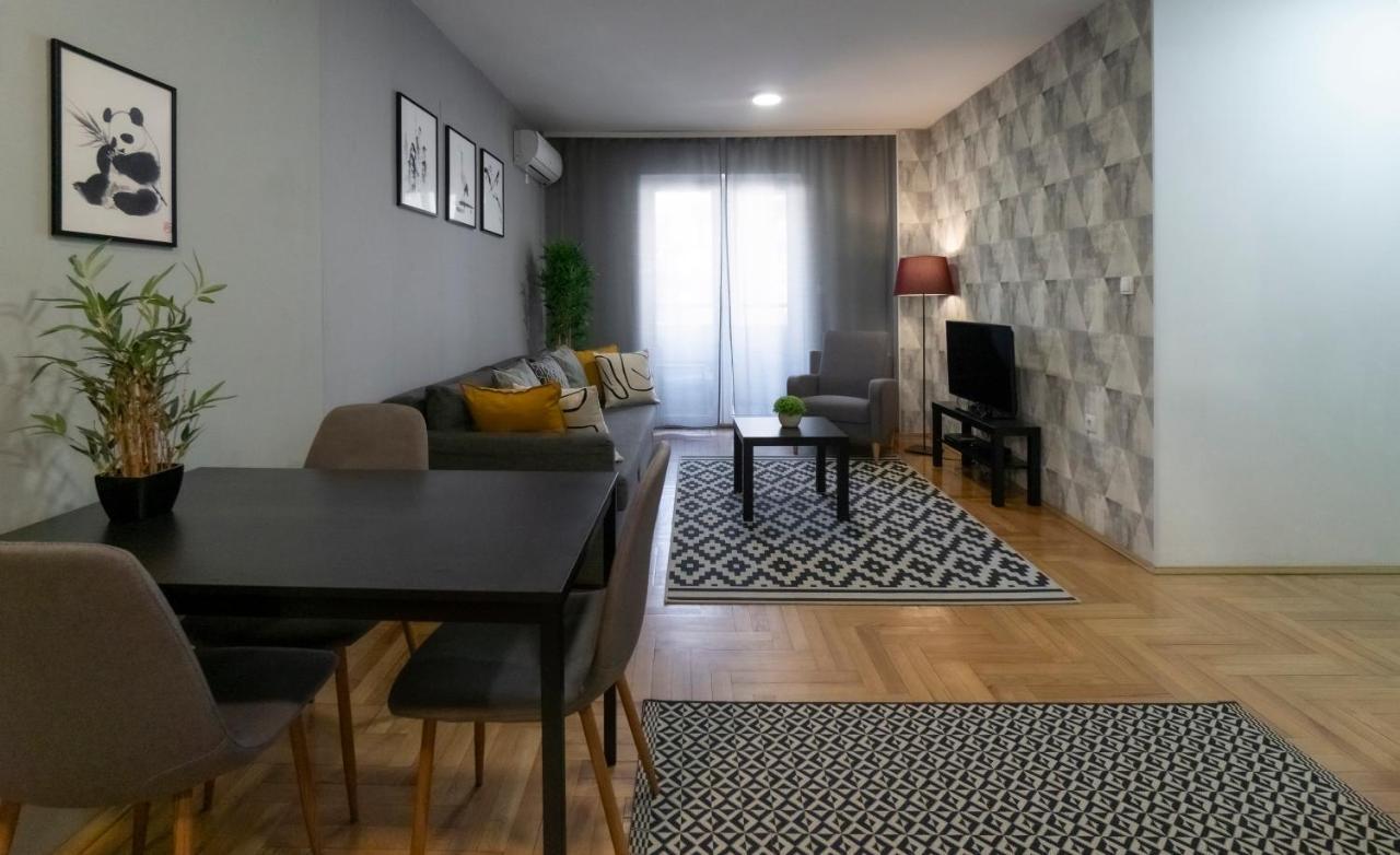 Central Fenix Apartment - Free Private Parking-Fast Wi-Fi نوفي ساد المظهر الخارجي الصورة