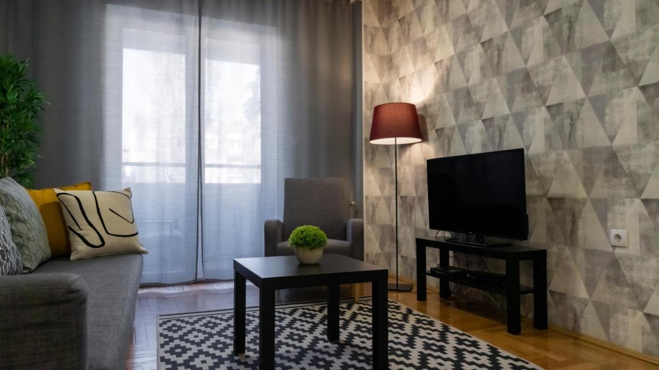 Central Fenix Apartment - Free Private Parking-Fast Wi-Fi نوفي ساد المظهر الخارجي الصورة
